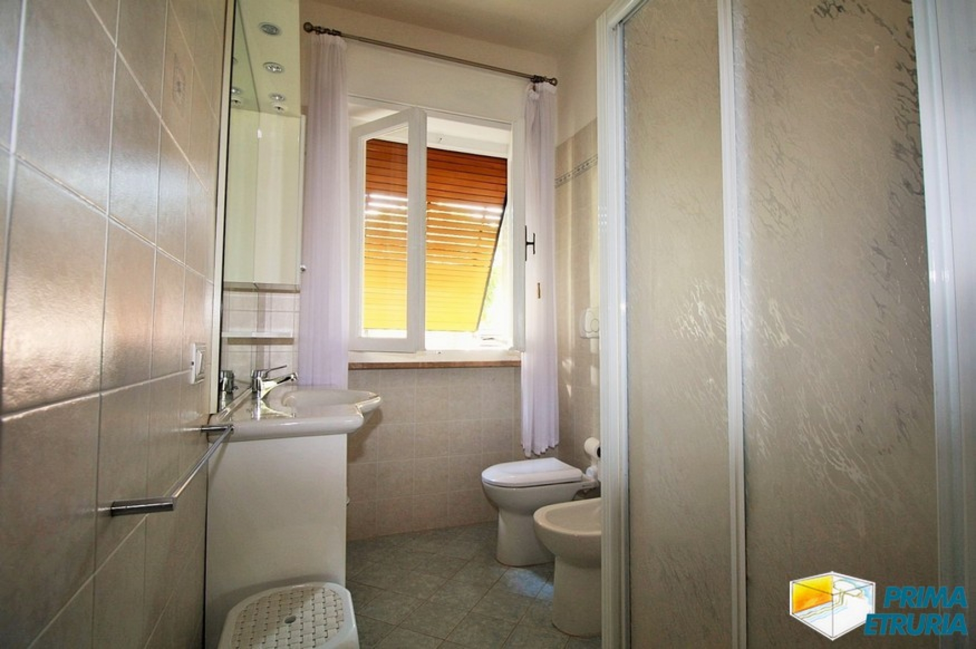 TRE CAMERE CON GIARDINO - ZONA ROSMARINA -