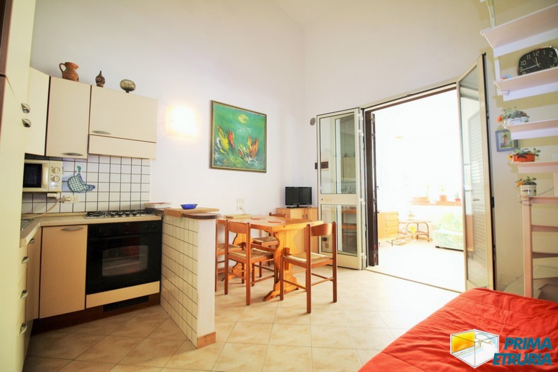TRILOCALE CON INGRESSO INDIPENDENTE A DUE PASSI DAL MARE - ZONA TOMBOLO -