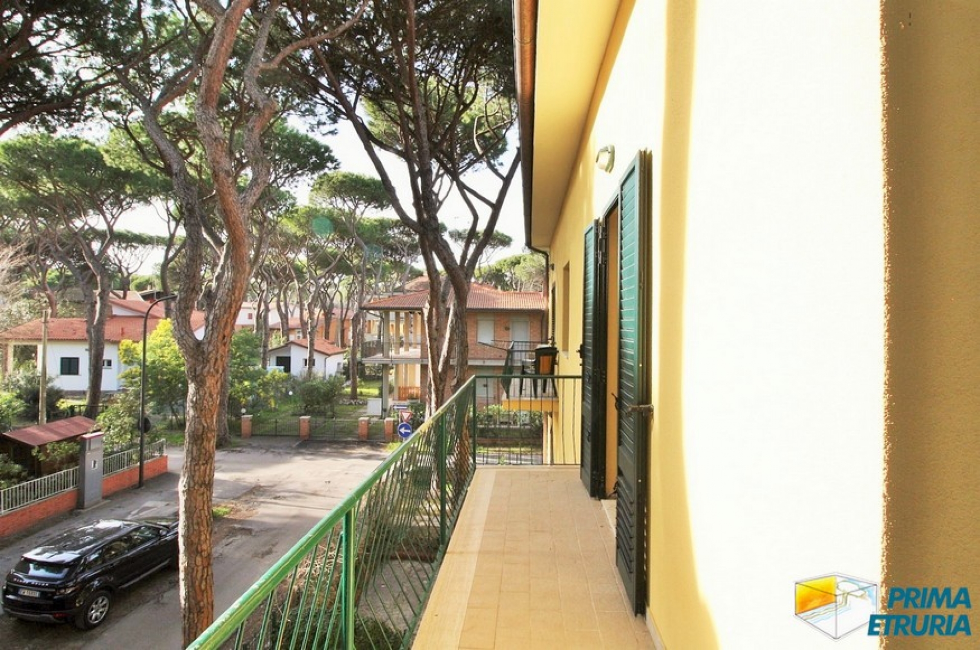 TRILOCALE CON GARAGE E GIARDINO - ZONA ROSMARINA -