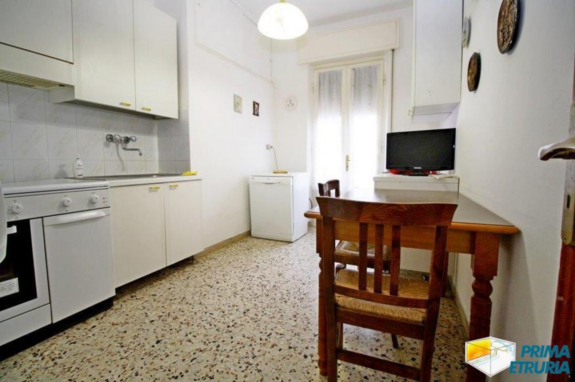 QUATTRO VANI CON GARAGE IN VIA SILVIO PELLICO - ZONA CENTRO -