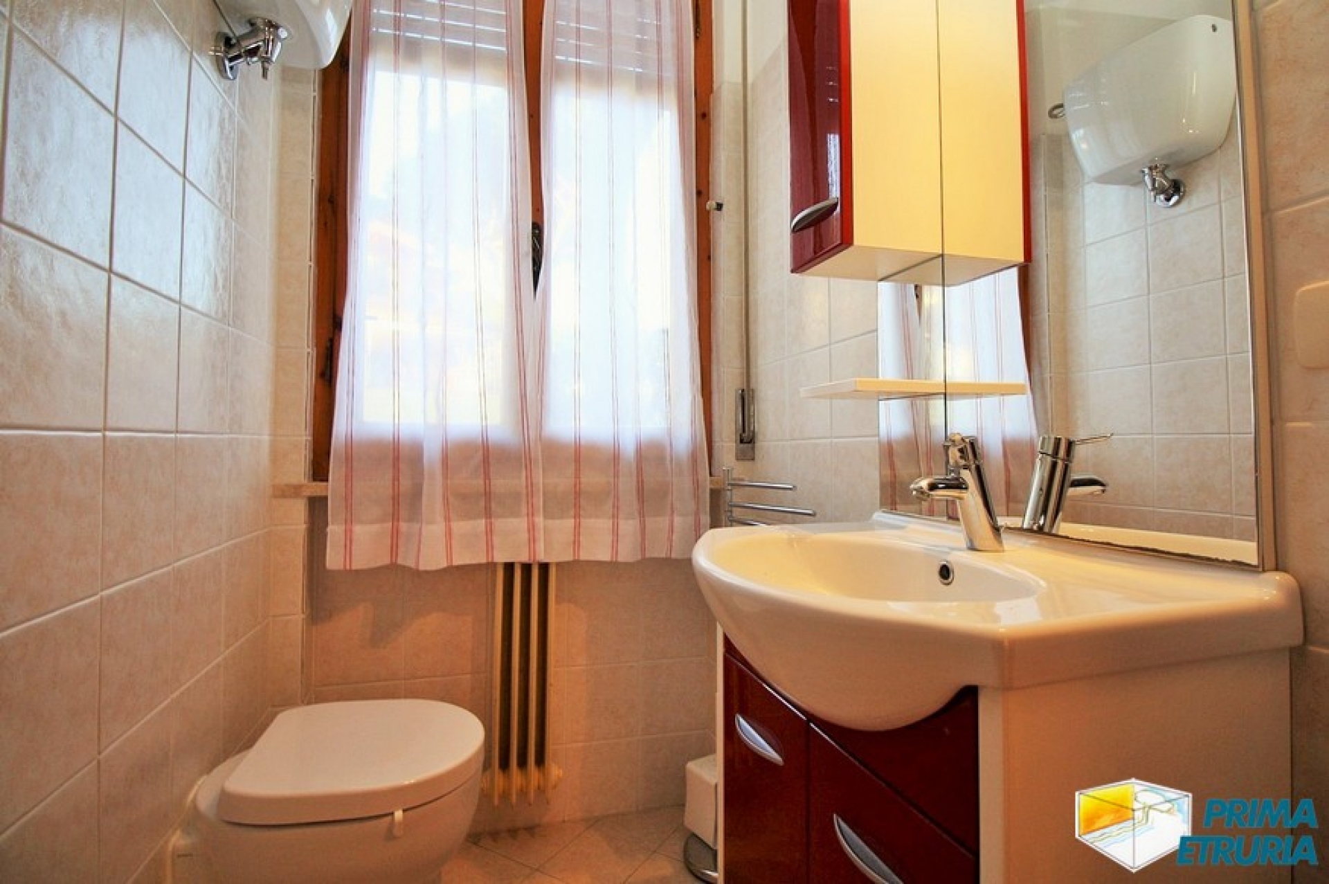 VENDESI VILLA IN BIFAMILIARE CON GIARDINO -ZONA ROSMARINA-