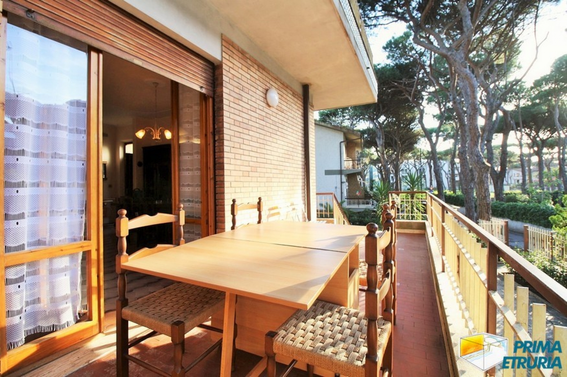 VENDESI VILLA IN BIFAMILIARE CON GIARDINO -ZONA ROSMARINA-