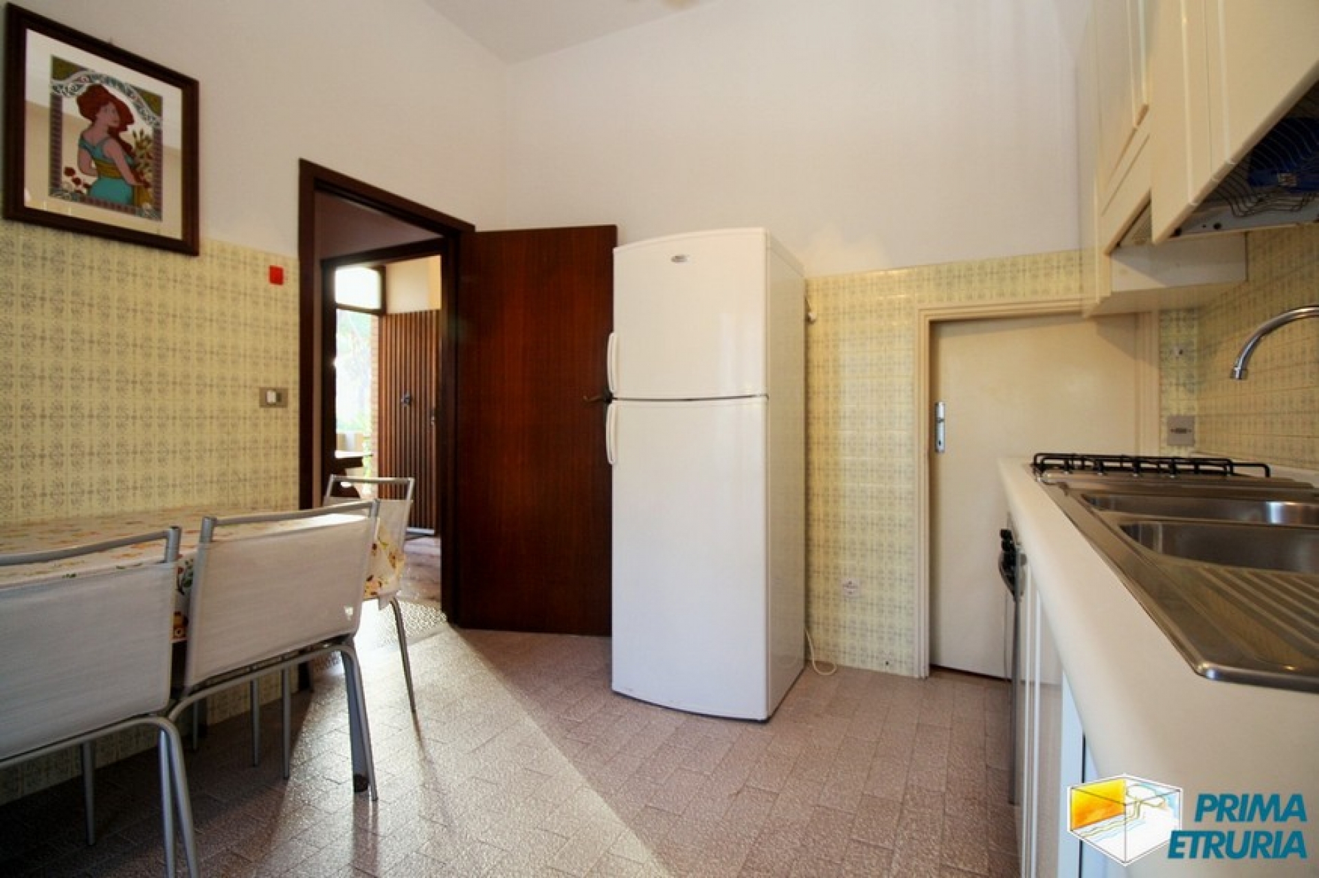 VENDESI VILLA IN BIFAMILIARE CON GIARDINO -ZONA ROSMARINA-