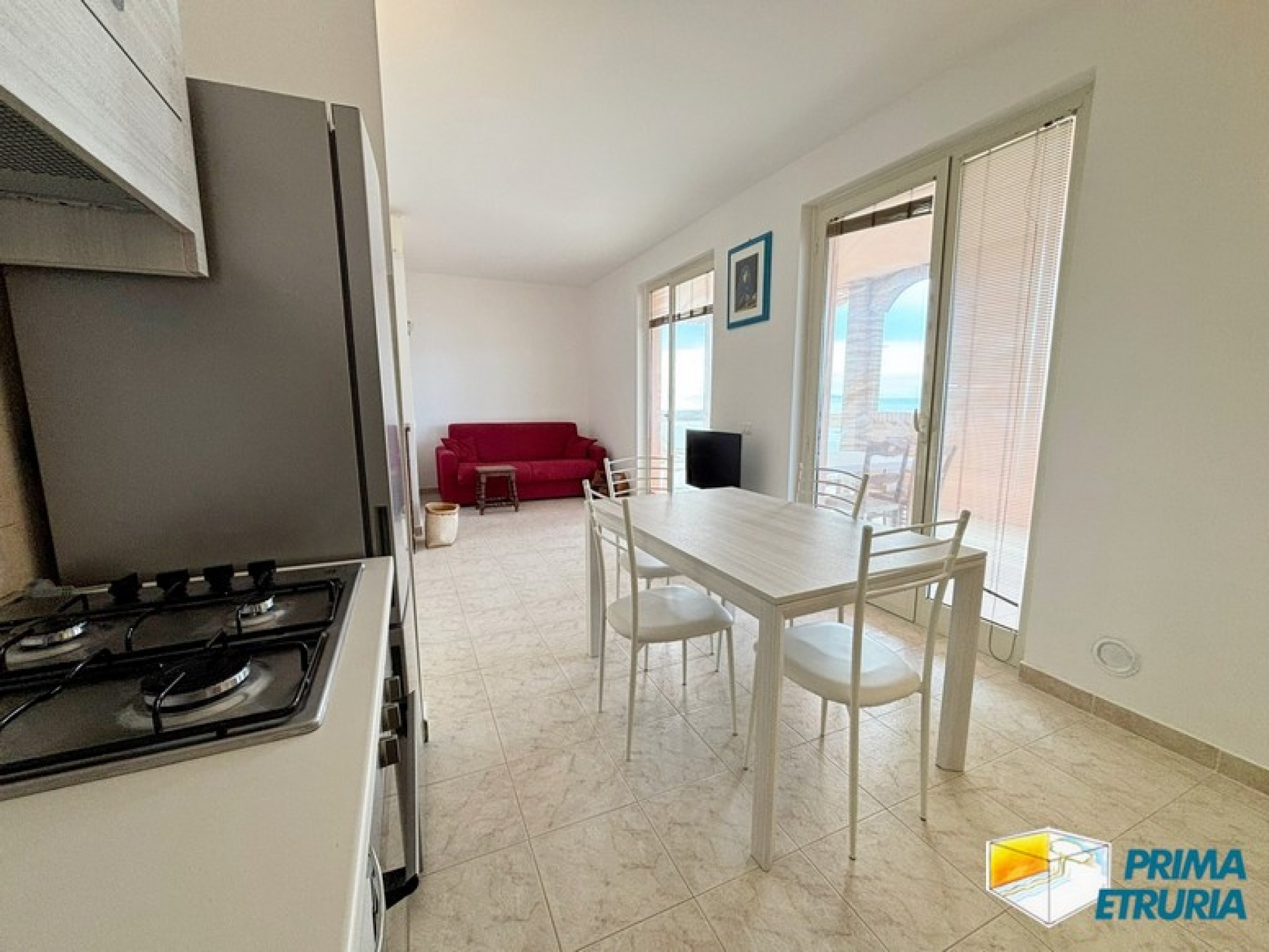 BILOCALE CON FANTASTICA TERRAZZA FRONTE MARE - ZONA CENTRO -