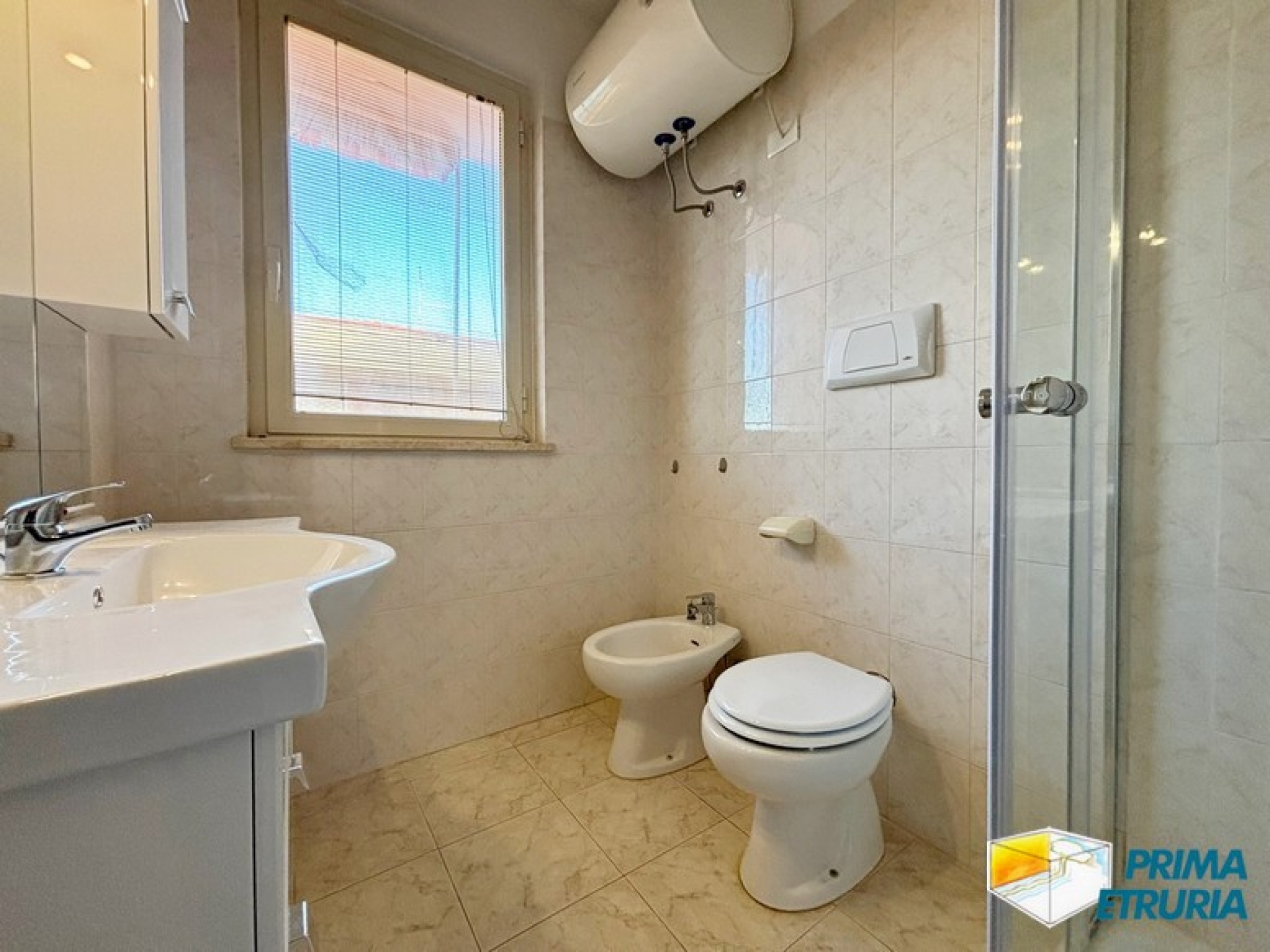BILOCALE CON FANTASTICA TERRAZZA FRONTE MARE - ZONA CENTRO -