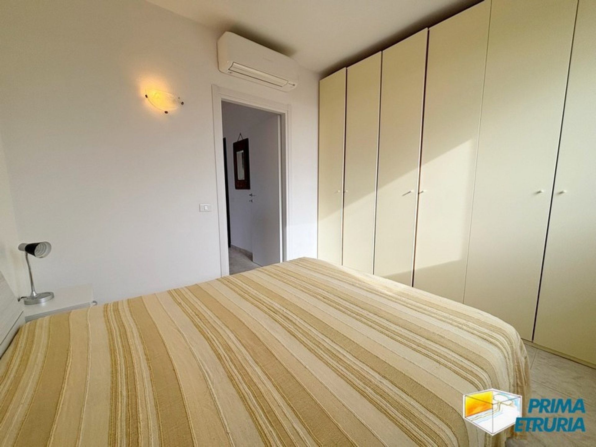 BILOCALE CON FANTASTICA TERRAZZA FRONTE MARE - ZONA CENTRO -