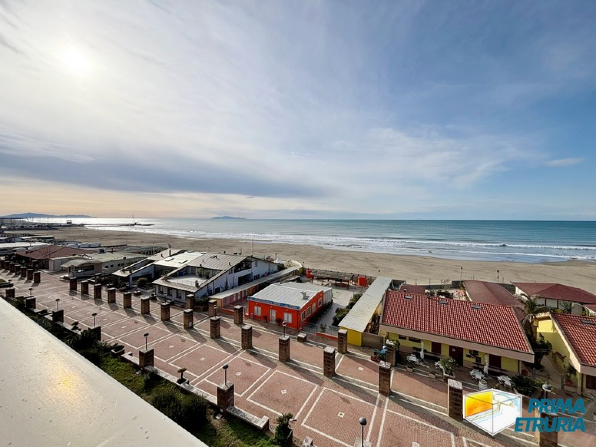 BILOCALE CON FANTASTICA TERRAZZA FRONTE MARE - ZONA CENTRO -