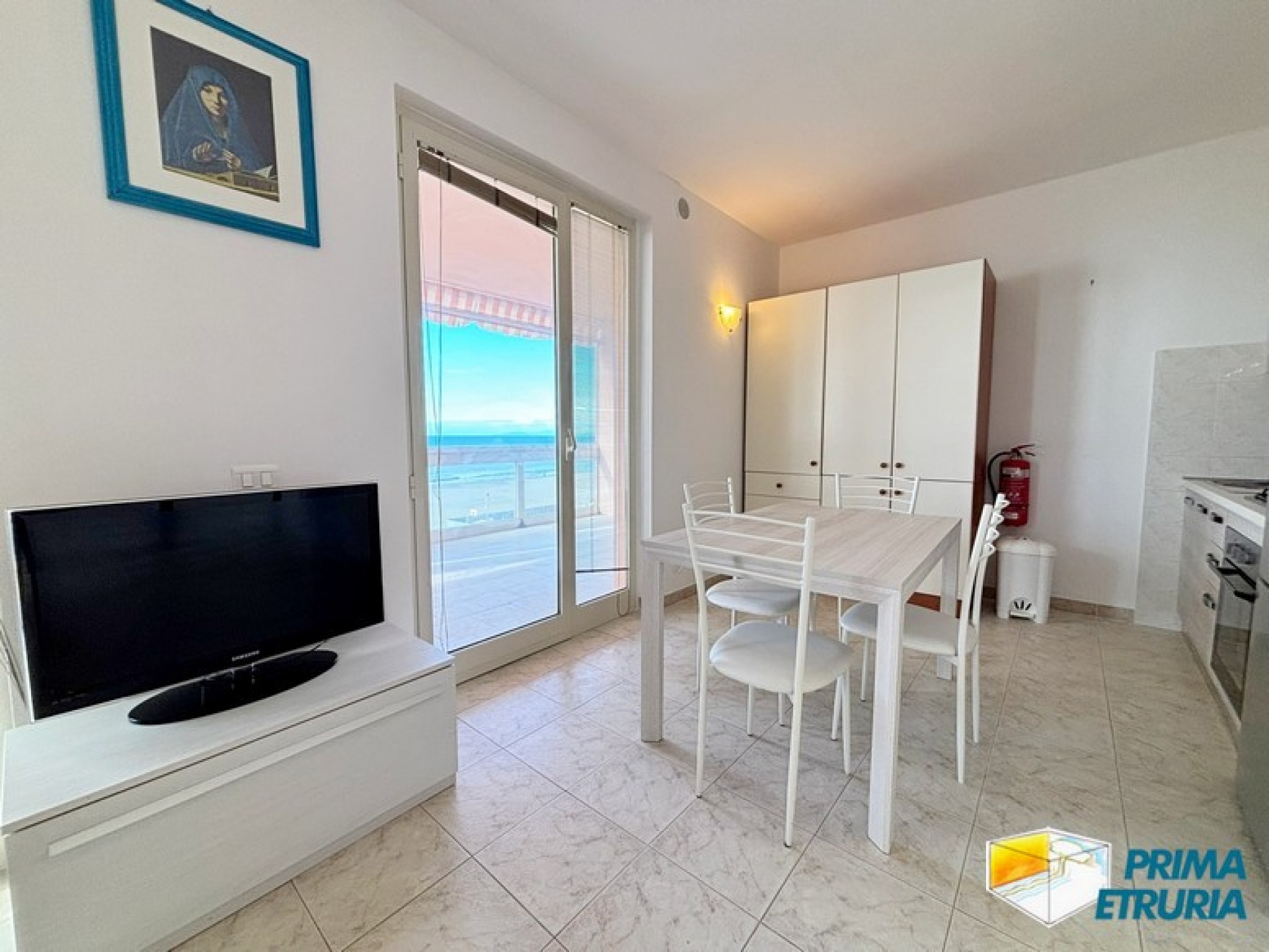 BILOCALE CON FANTASTICA TERRAZZA FRONTE MARE - ZONA CENTRO -