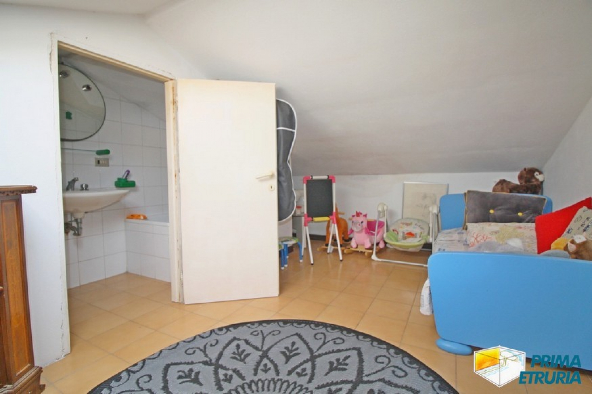 TRILOCALE FINEMENTRE RISTRUTTURATO - ZONA TOMBOLO -