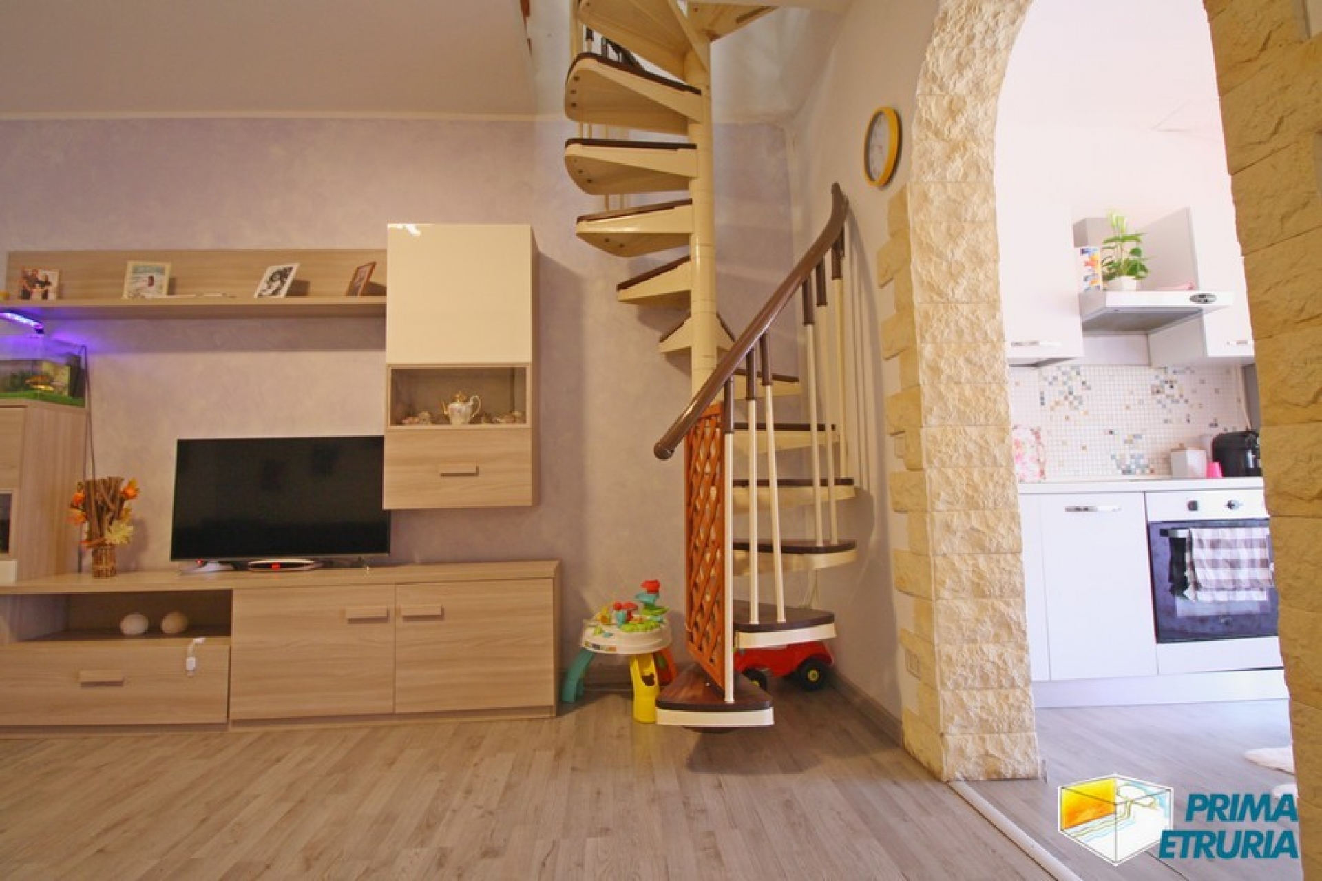 TRILOCALE FINEMENTRE RISTRUTTURATO - ZONA TOMBOLO -