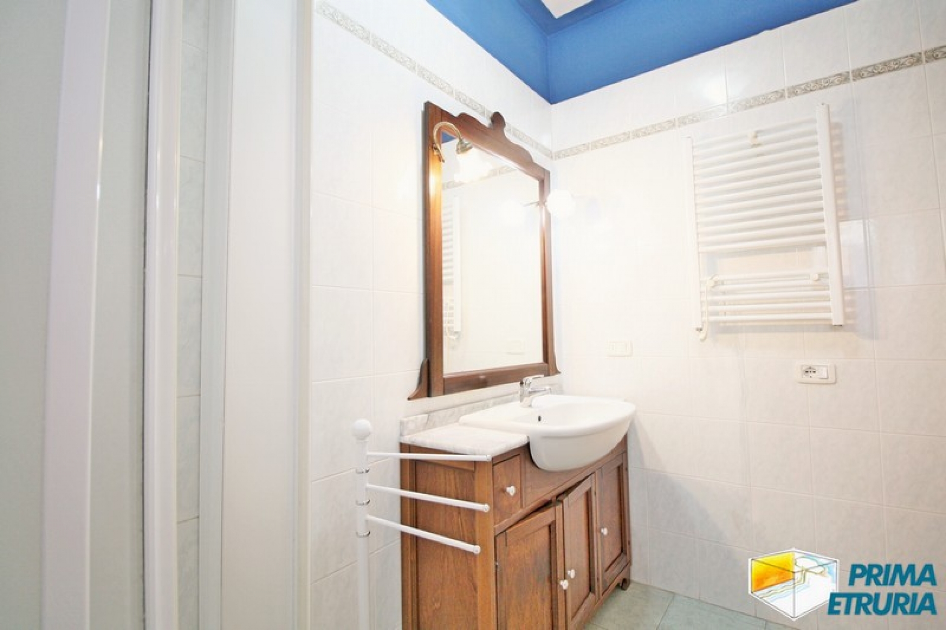 BILOCALE CON BELLISSIMA TERRAZZA ALL'INTERNO DELLA PINETA - ZONA ROSMARINA -