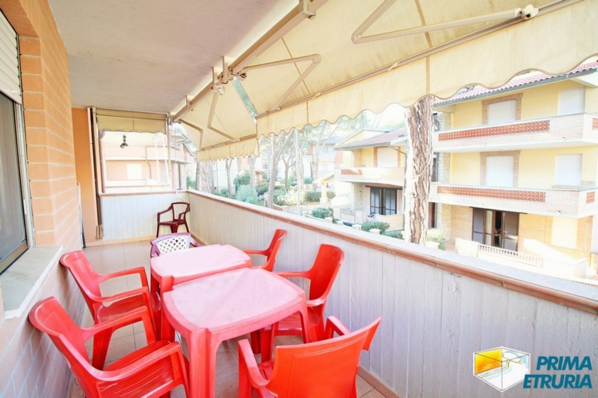 BILOCALE CON BELLISSIMA TERRAZZA ALL'INTERNO DELLA PINETA - ZONA ROSMARINA -