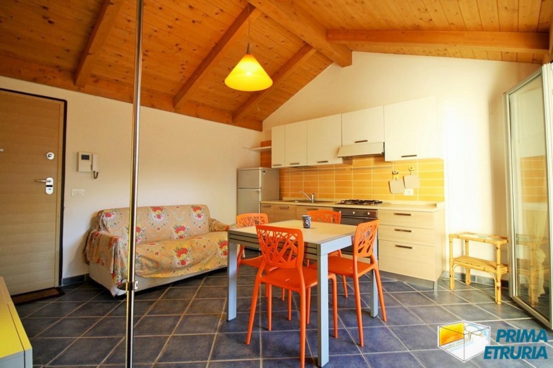 FANTASTICO BILOCALE CON BELLISSIMO SOLARIUM - ZONA ROSMARINA -