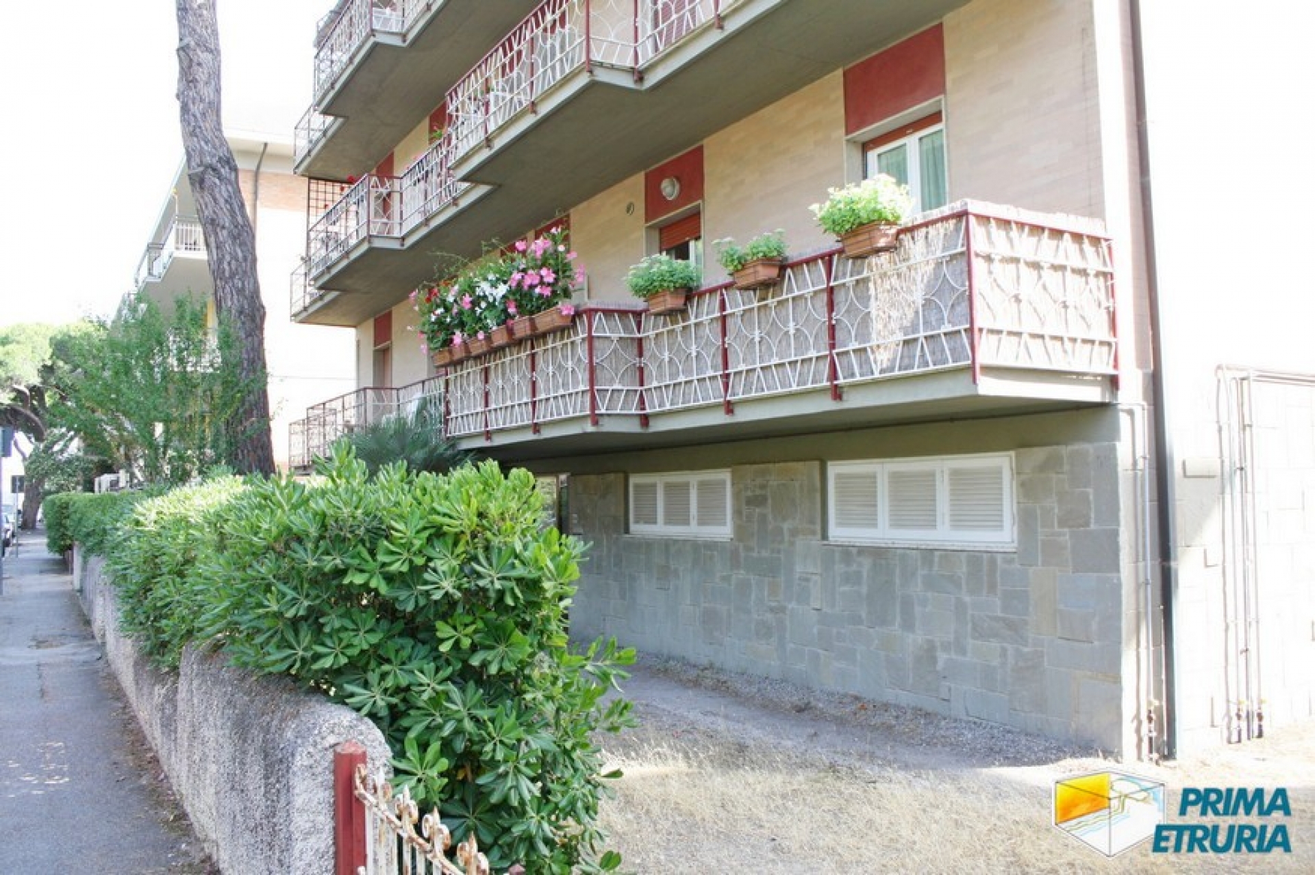 SPLENDIDO BILOCALE FINEMENTE RISTRUTTURATO - ZONA CENTRO - 