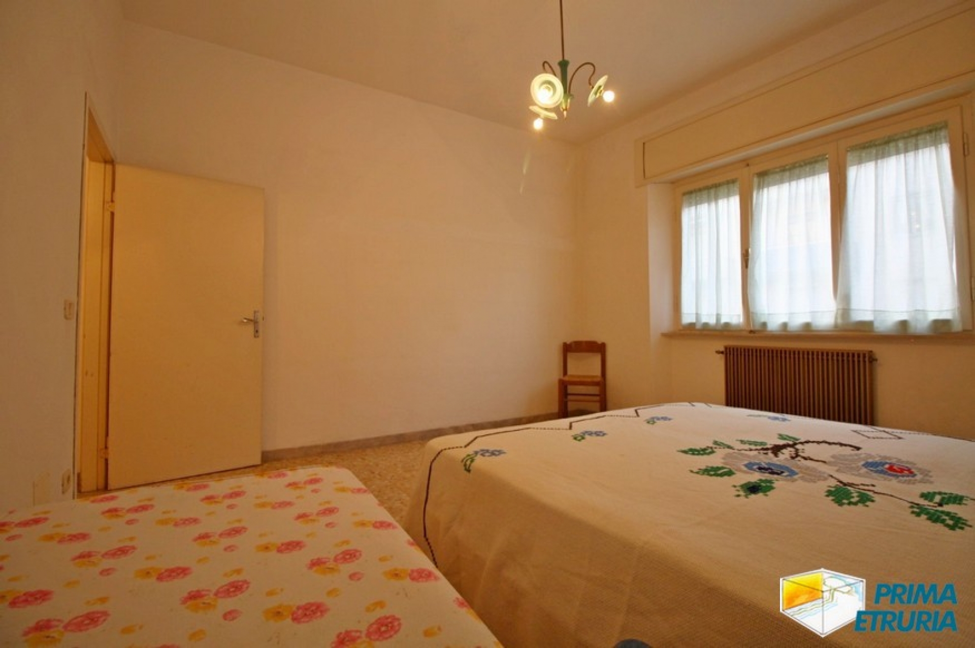 QUADRILOCALE CON POSTO AUTO E MONOLOCALE CONDONATO - ZONA CENTRO - 