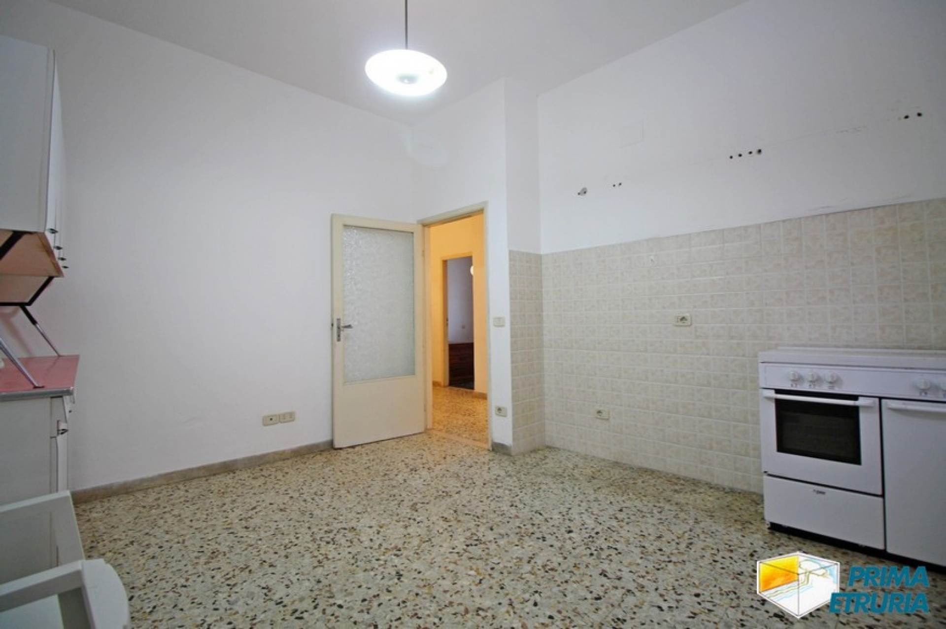 QUADRILOCALE CON POSTO AUTO E MONOLOCALE CONDONATO - ZONA CENTRO - 