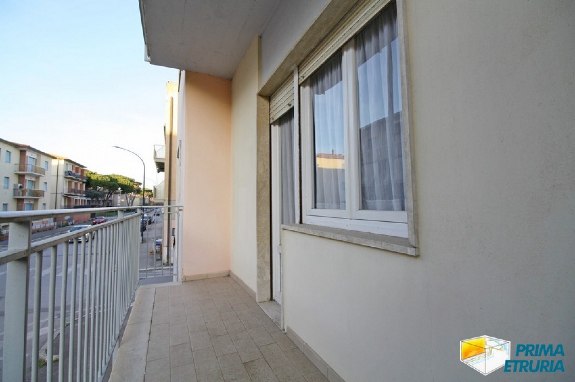 QUADRILOCALE CON POSTO AUTO E MONOLOCALE CONDONATO - ZONA CENTRO - 