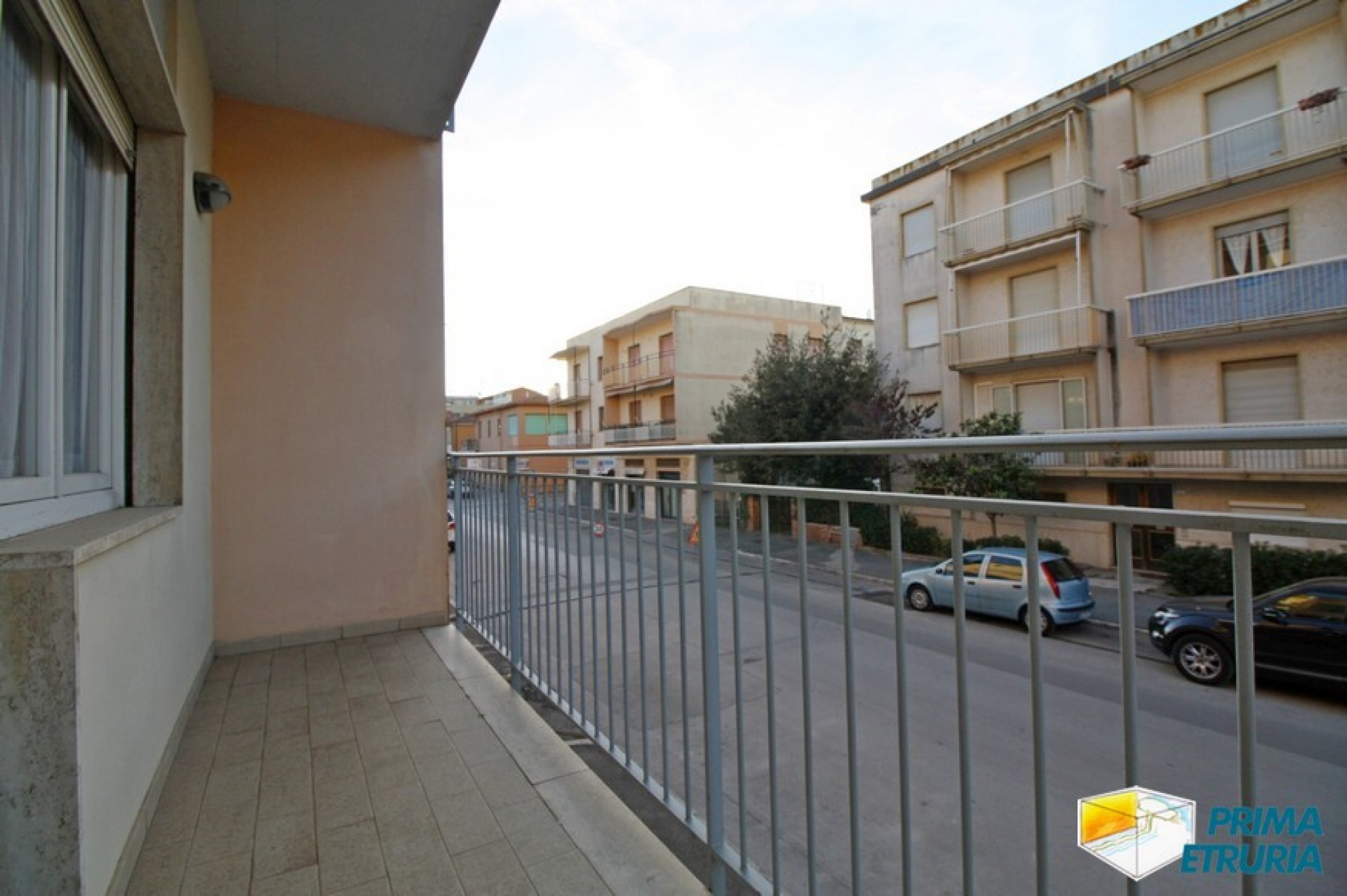 QUADRILOCALE CON POSTO AUTO E MONOLOCALE CONDONATO - ZONA CENTRO - 