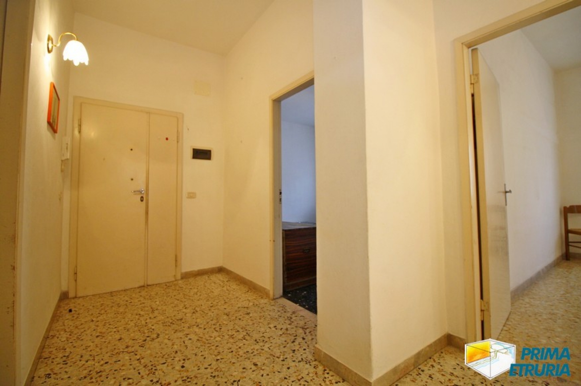 QUADRILOCALE CON POSTO AUTO E MONOLOCALE CONDONATO - ZONA CENTRO - 