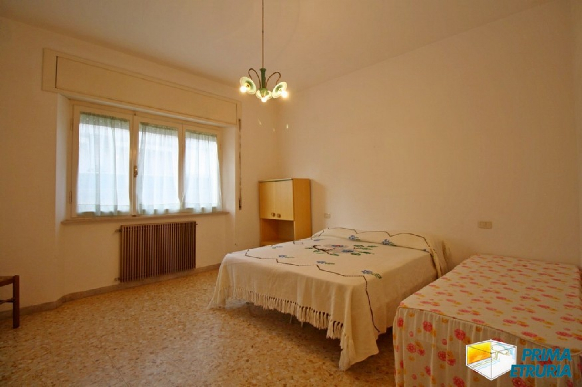 QUADRILOCALE CON POSTO AUTO E MONOLOCALE CONDONATO - ZONA CENTRO - 