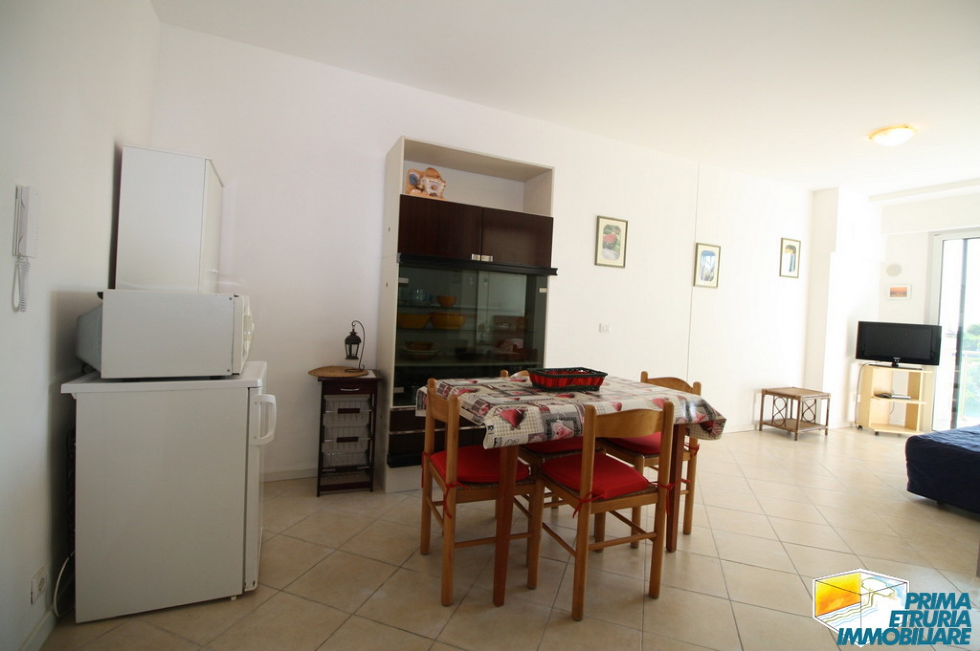BILOCALE RISTRUTTURATO CON BELLISSIMA VISTA SUL MARE - ZONA ROSMARINA 