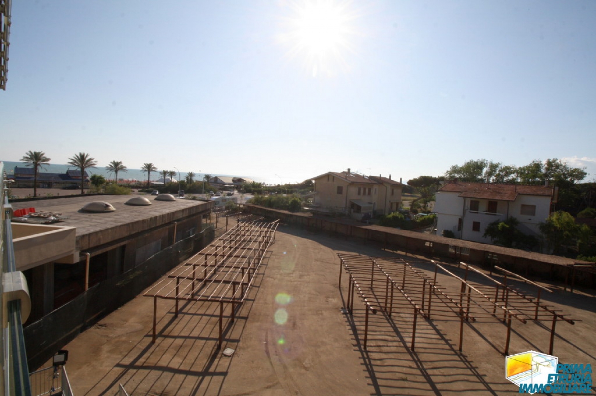 BILOCALE RISTRUTTURATO CON BELLISSIMA VISTA SUL MARE - ZONA ROSMARINA 