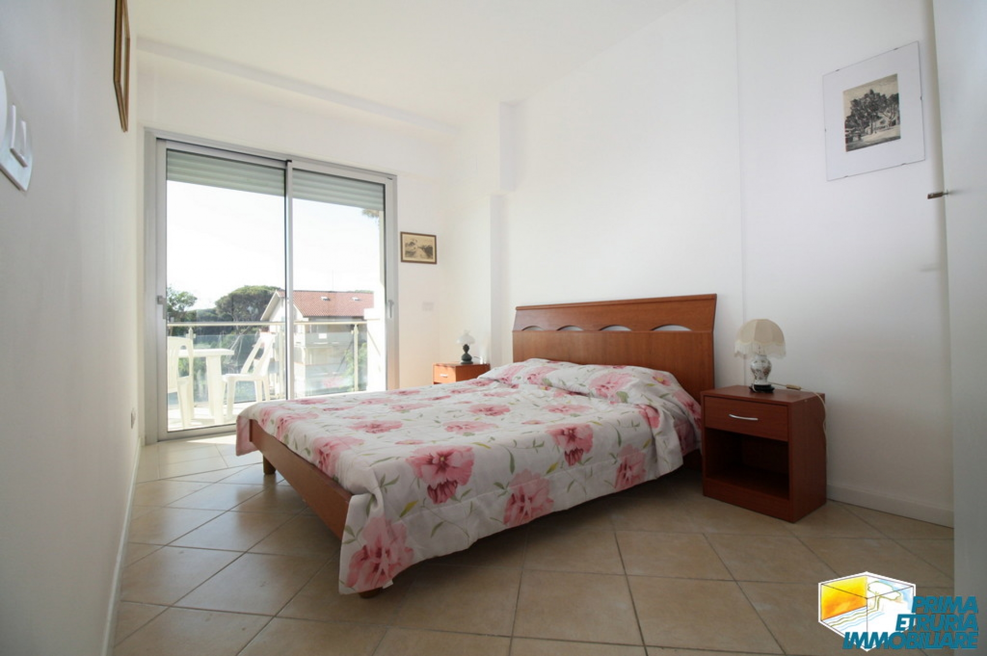 BILOCALE RISTRUTTURATO CON BELLISSIMA VISTA SUL MARE - ZONA ROSMARINA 