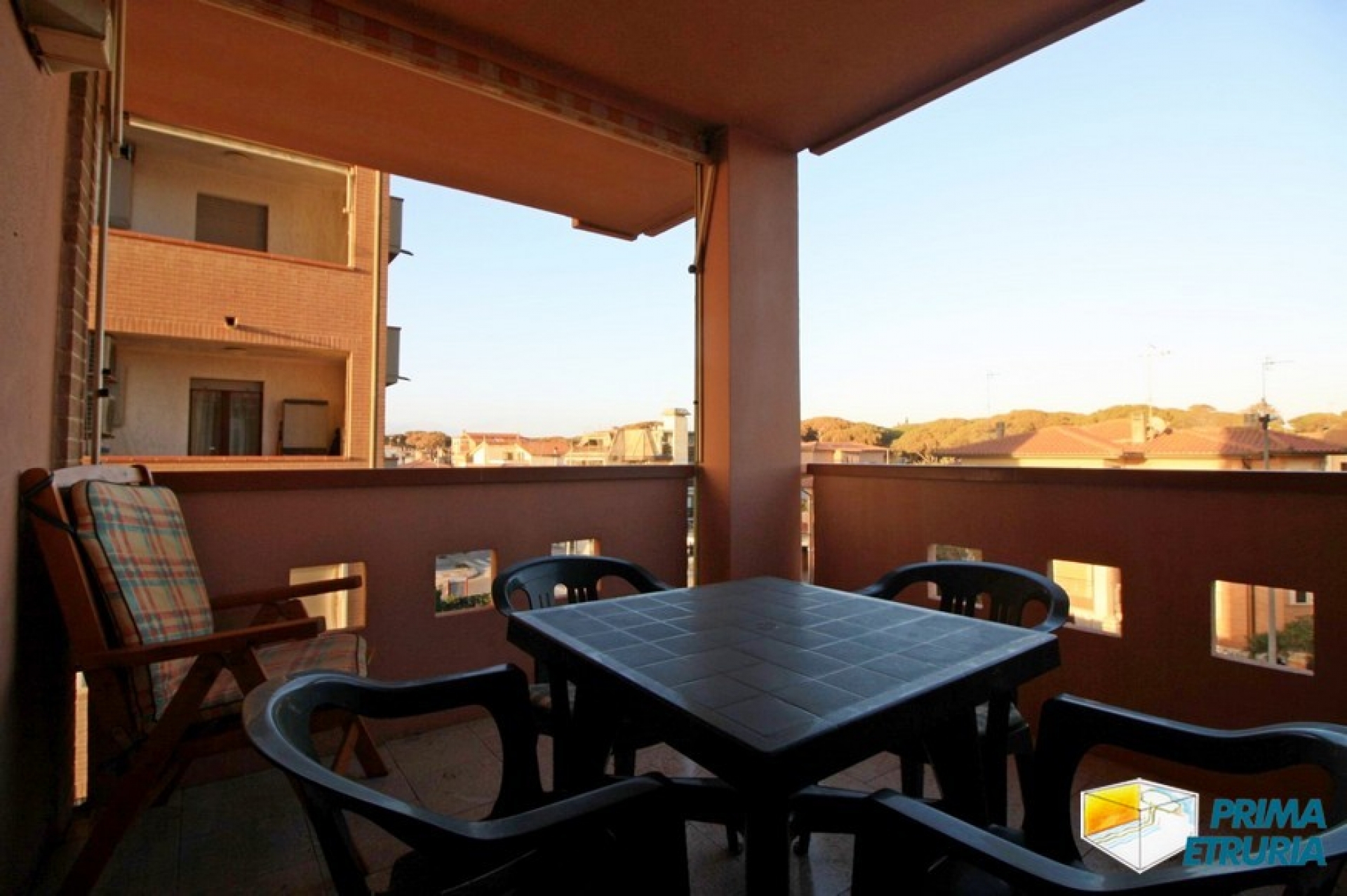 TRILOCALE CON BELLISSIMA VISTA LATERALE SUL MARE - ZONA CENTRO -