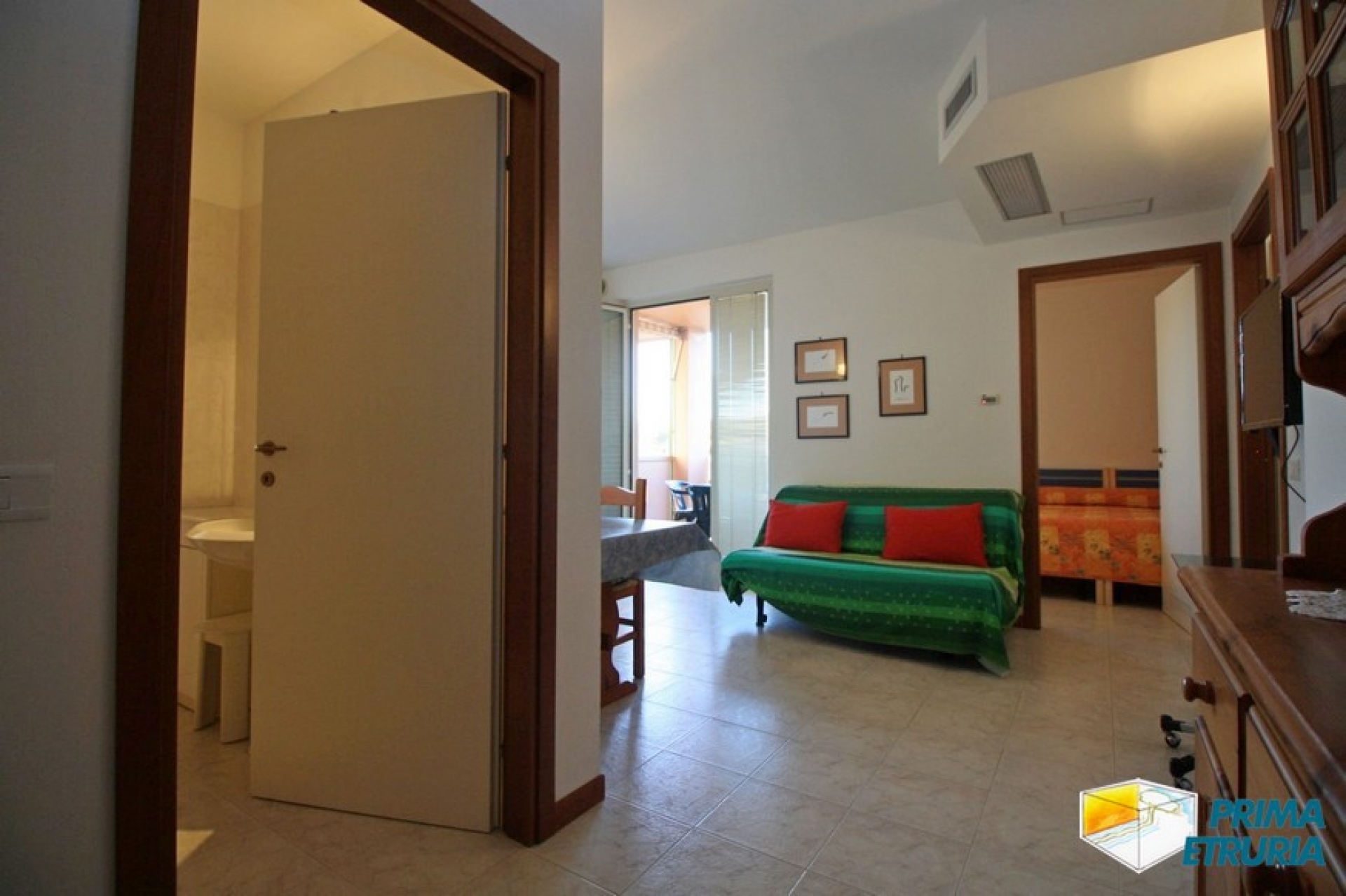 TRILOCALE CON BELLISSIMA VISTA LATERALE SUL MARE - ZONA CENTRO -