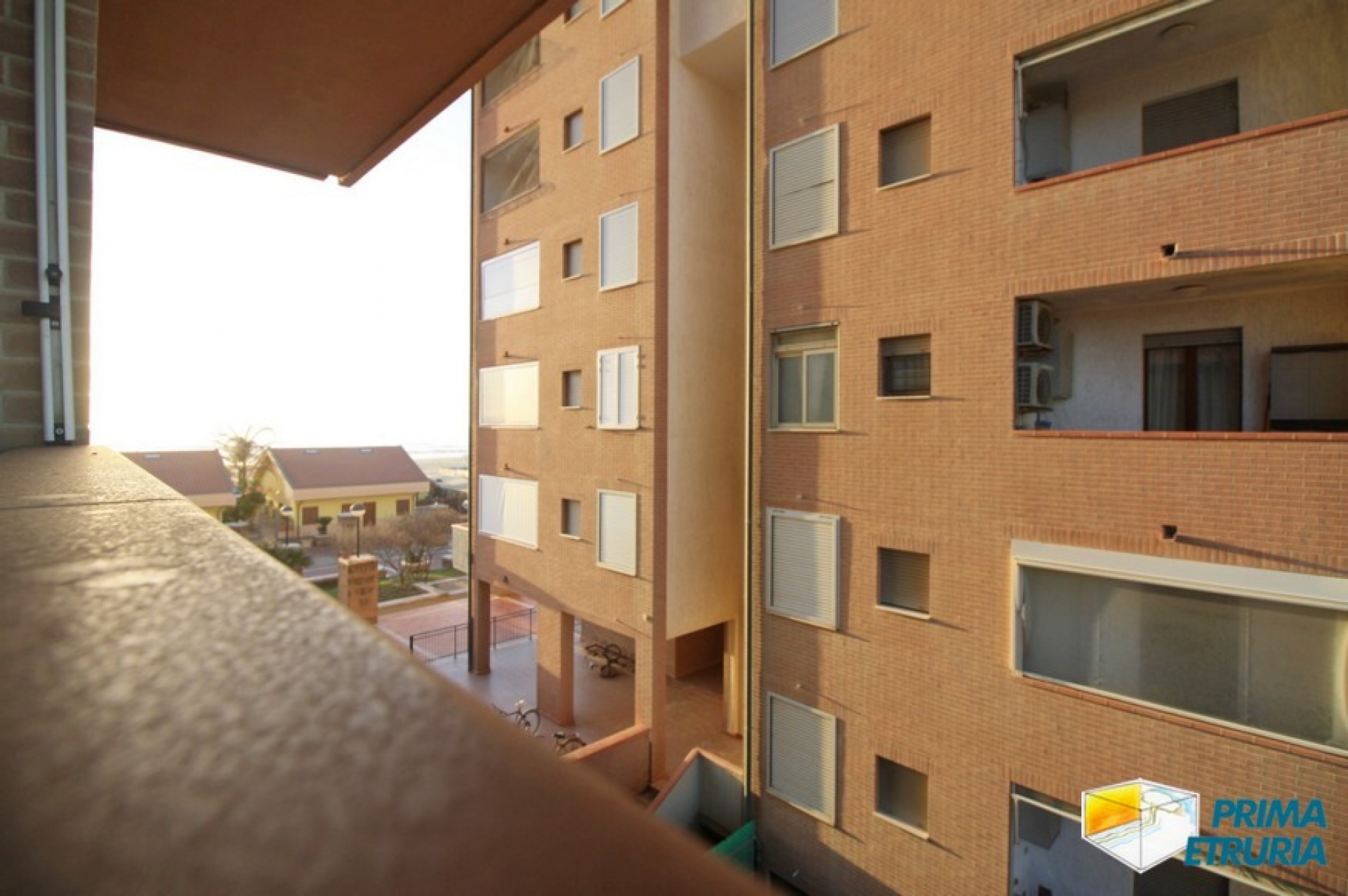 TRILOCALE CON BELLISSIMA VISTA LATERALE SUL MARE - ZONA CENTRO -