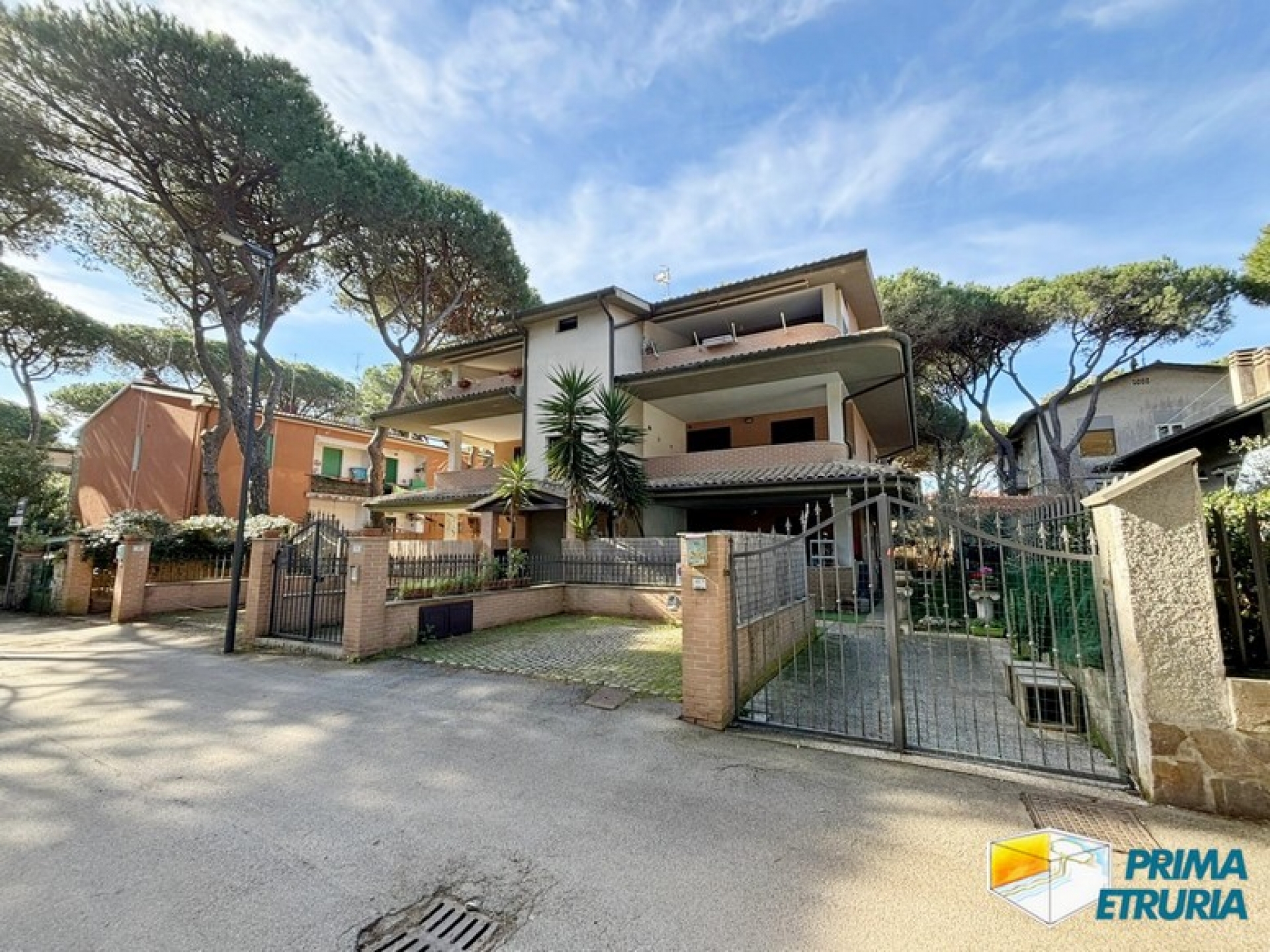 Incantevole Trilocale Immerso nella Pineta di Rosmarina: Relax e Natura a Due Passi dal Mare - ZONA ROSMARINA -