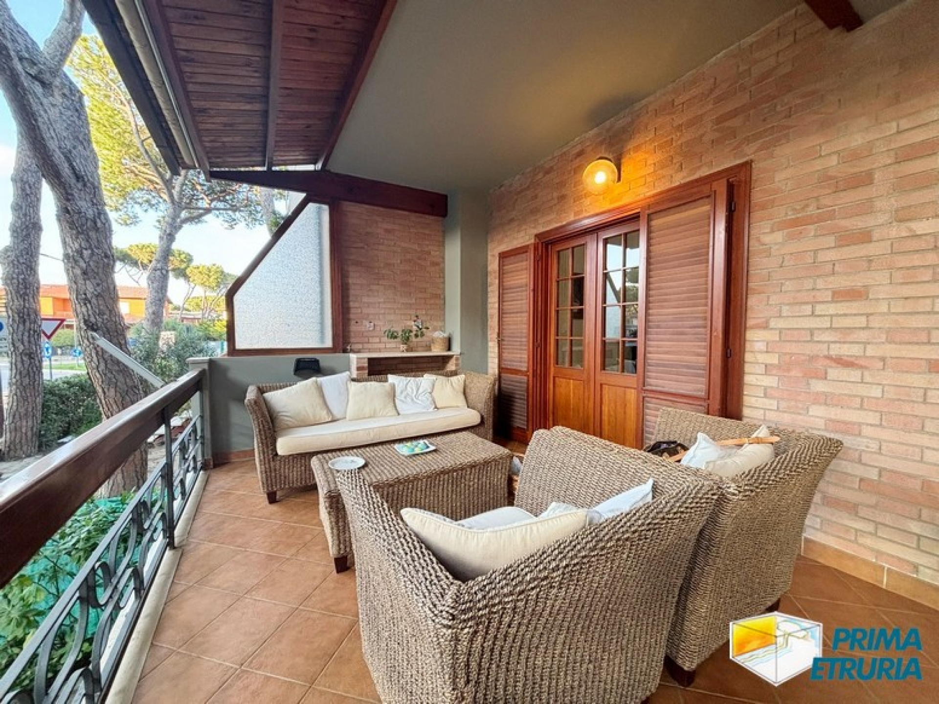 Eleganza e Comfort: Villa Trifamiliare Vicino alla Spiaggia - ZONA ROSMARINA -