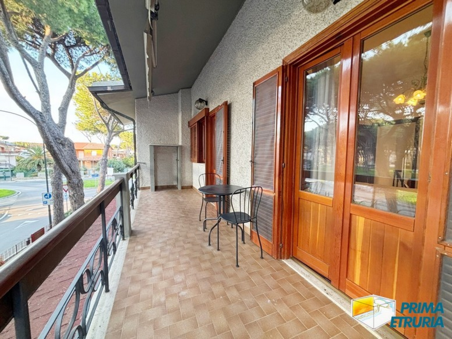 Eleganza e Comfort: Villa Trifamiliare Vicino alla Spiaggia - ZONA ROSMARINA -