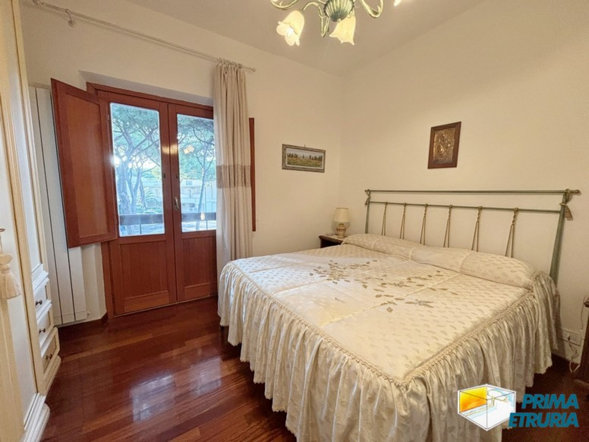 Eleganza e Comfort: Villa Trifamiliare Vicino alla Spiaggia - ZONA ROSMARINA -