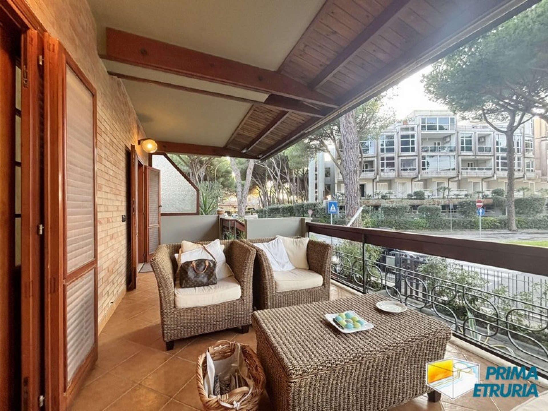 Eleganza e Comfort: Villa Trifamiliare Vicino alla Spiaggia - ZONA ROSMARINA -