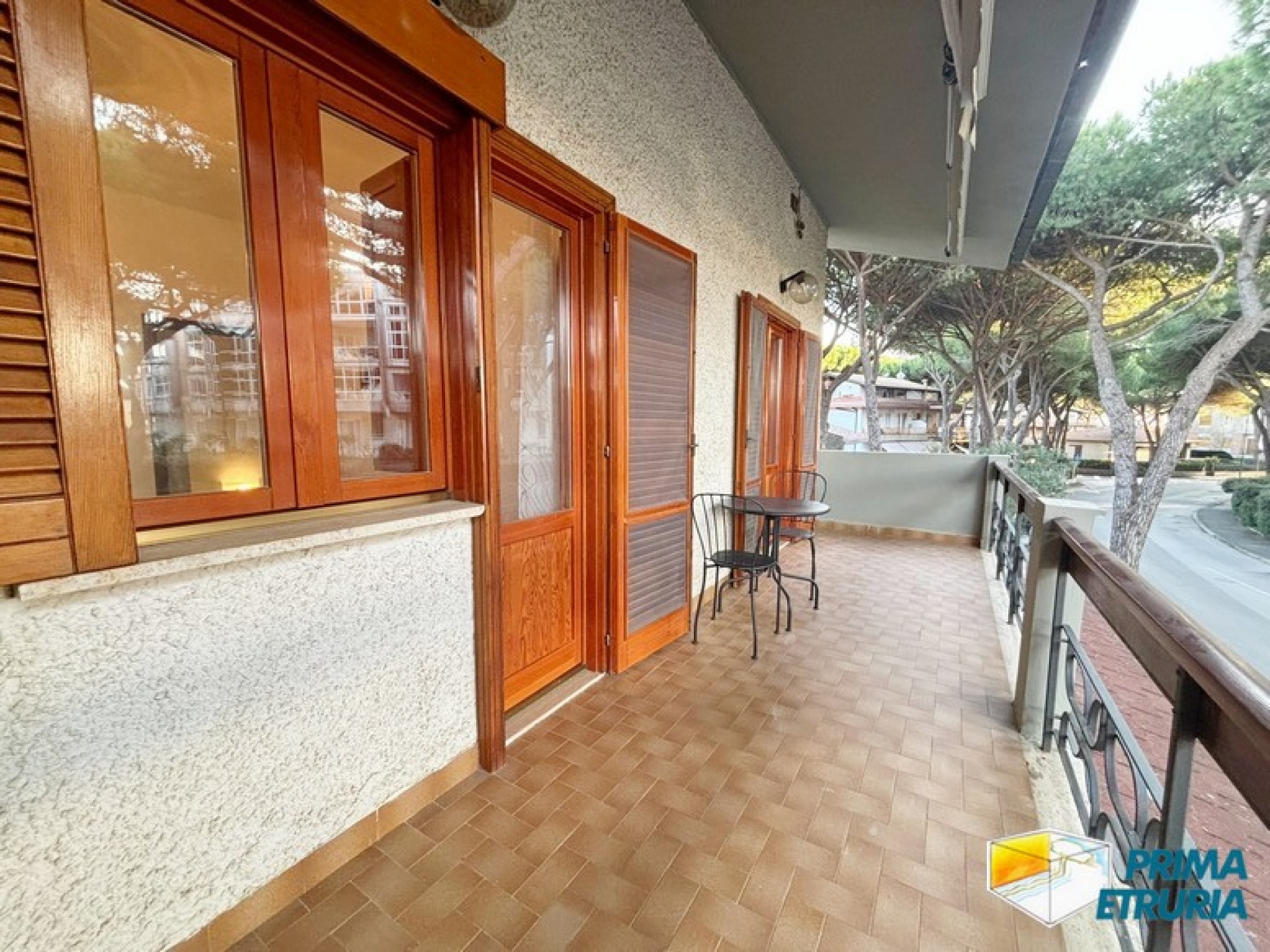 Eleganza e Comfort: Villa Trifamiliare Vicino alla Spiaggia - ZONA ROSMARINA -