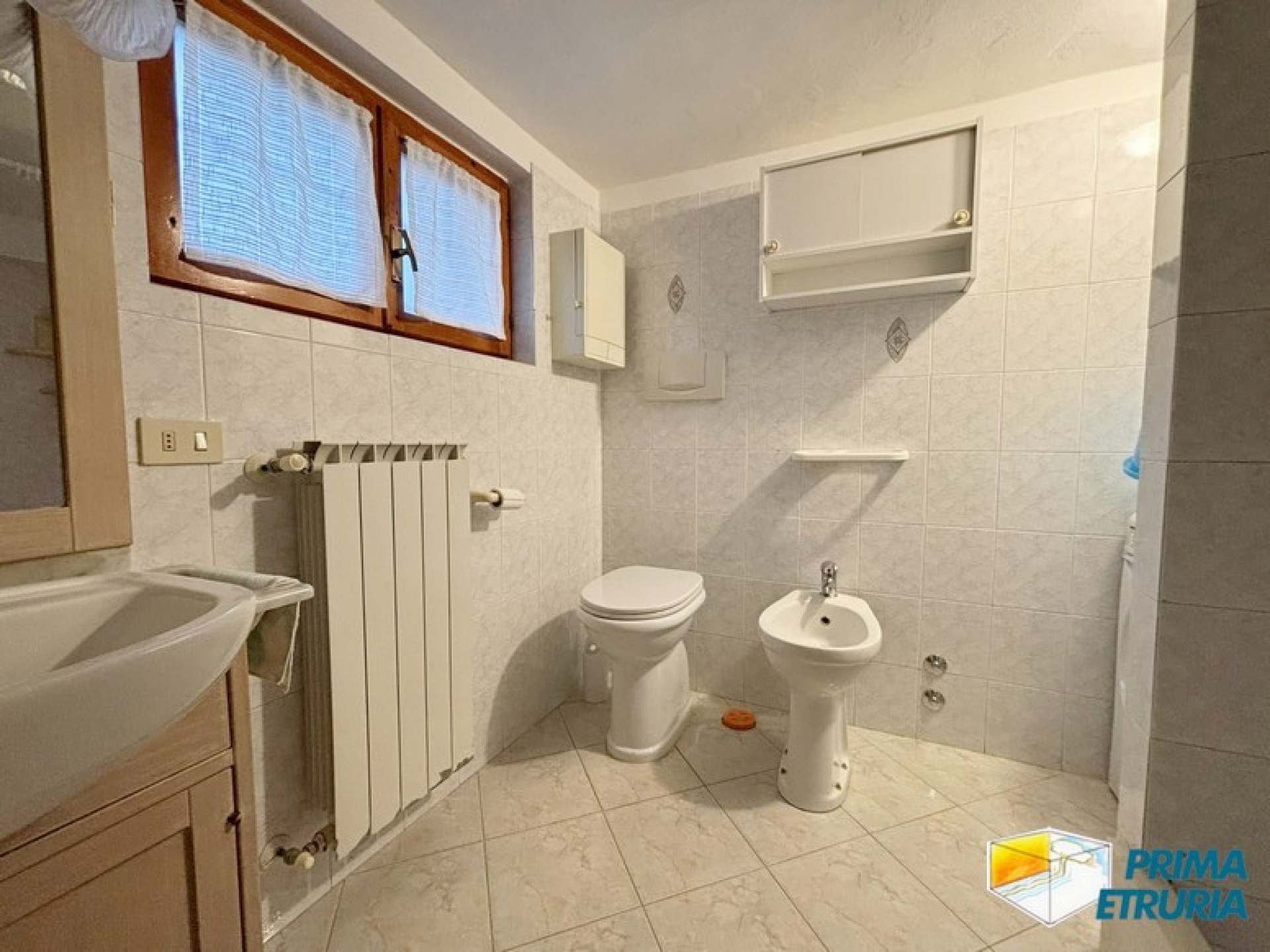 Eleganza e Comfort: Villa Trifamiliare Vicino alla Spiaggia - ZONA ROSMARINA -