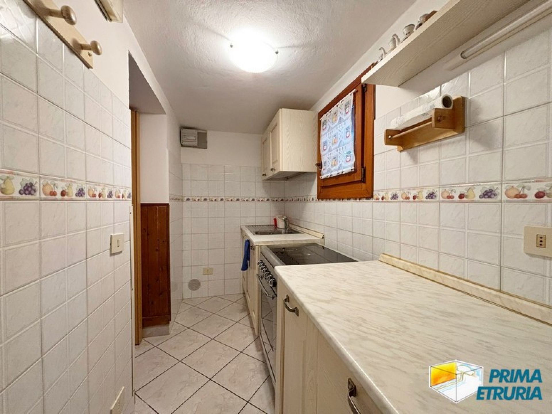 Eleganza e Comfort: Villa Trifamiliare Vicino alla Spiaggia - ZONA ROSMARINA -