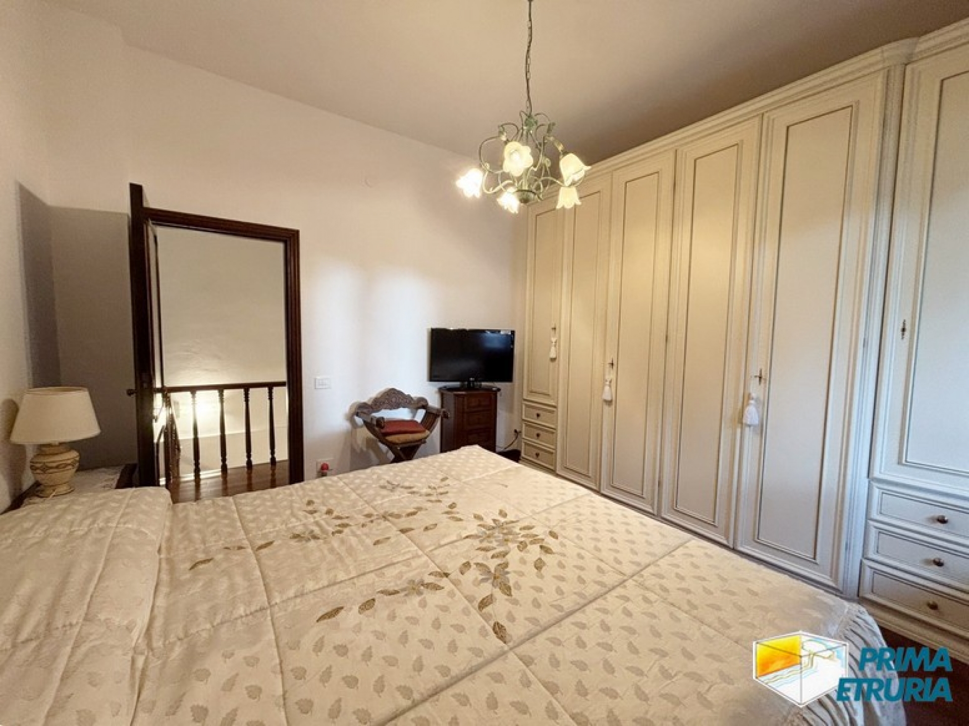 Eleganza e Comfort: Villa Trifamiliare Vicino alla Spiaggia - ZONA ROSMARINA -