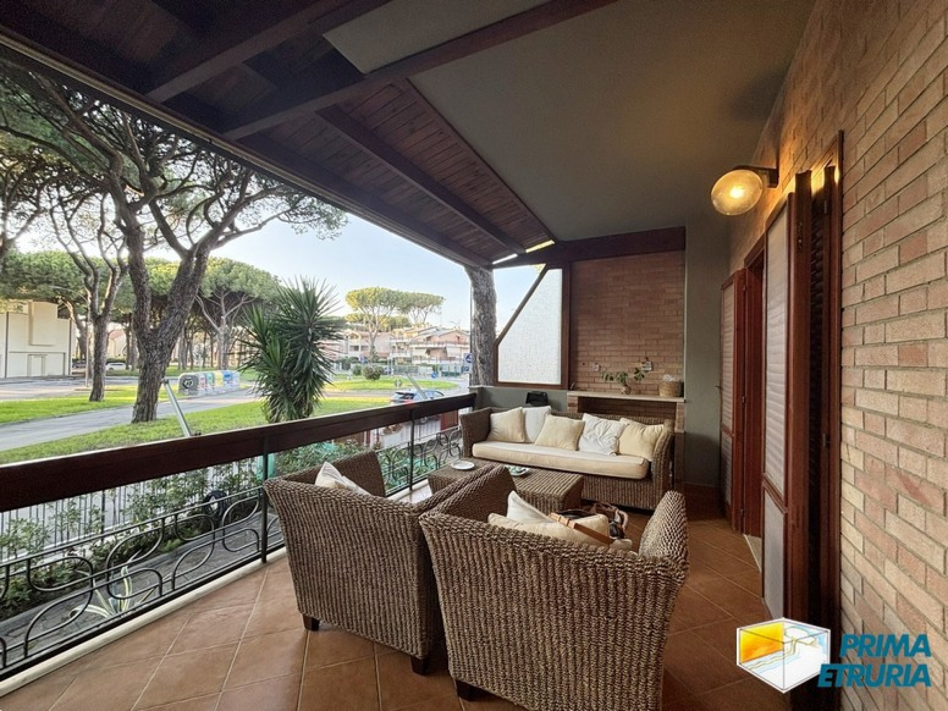 Eleganza e Comfort: Villa Trifamiliare Vicino alla Spiaggia - ZONA ROSMARINA -