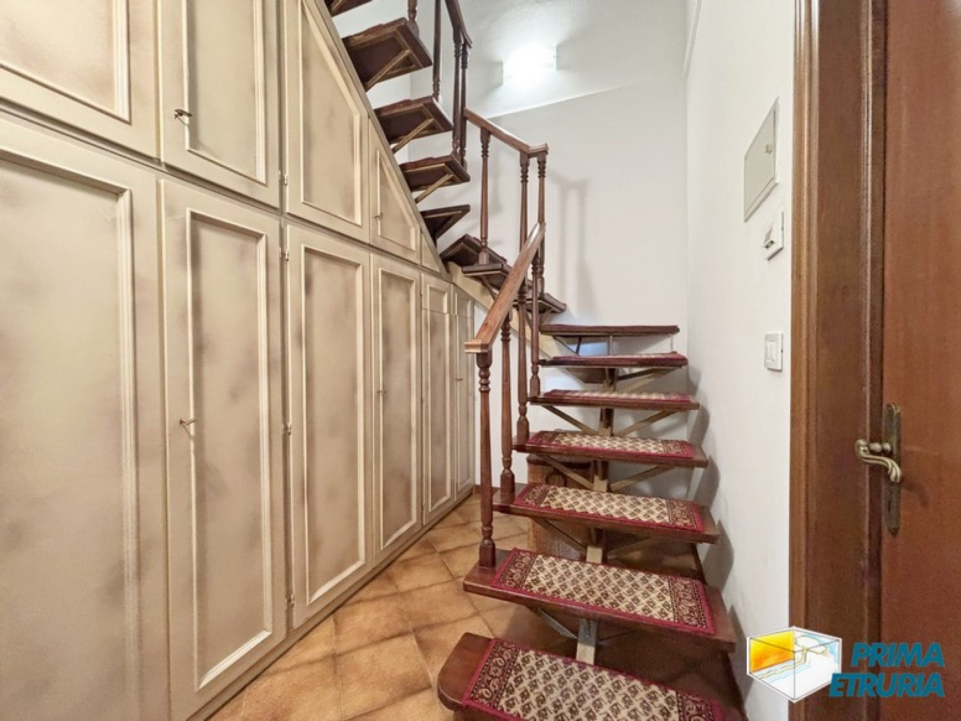 Eleganza e Comfort: Villa Trifamiliare Vicino alla Spiaggia - ZONA ROSMARINA -