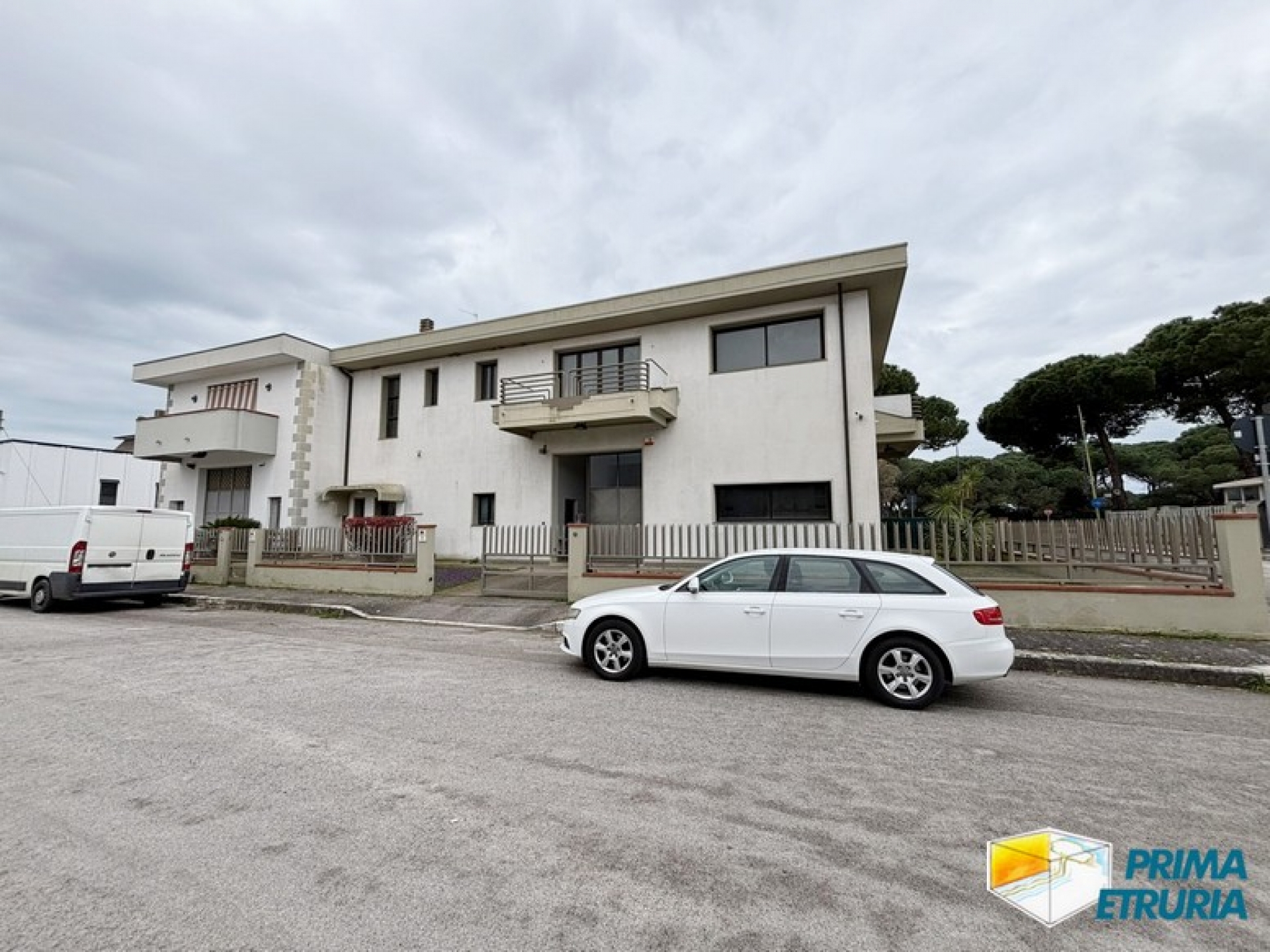 Capannone Commerciale Multifunzionale in Vendita a Marina di Grosseto