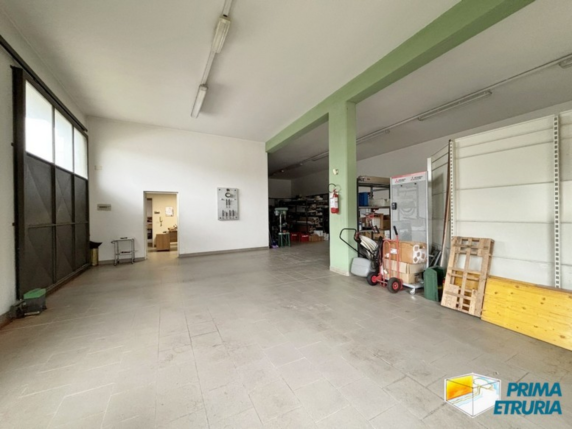 Capannone Commerciale Multifunzionale in Vendita a Marina di Grosseto