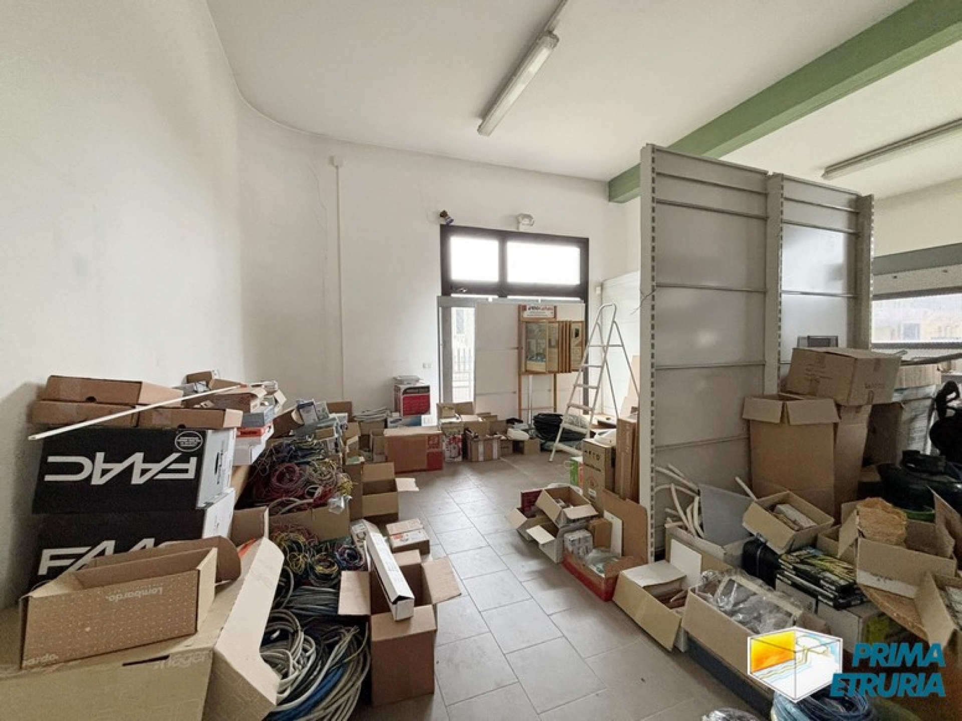 Capannone Commerciale Multifunzionale in Vendita a Marina di Grosseto