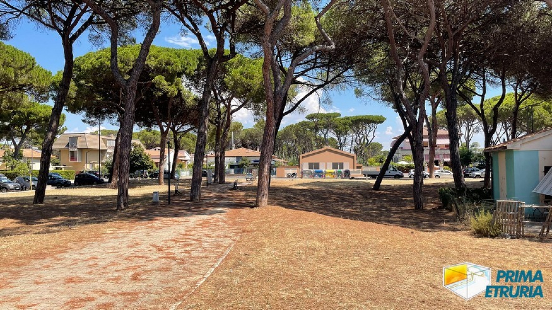 In fase di completa ristrutturazione, porzione di trifamiliare con giardino a due passi dal mare - ZONA TOMBOLO -