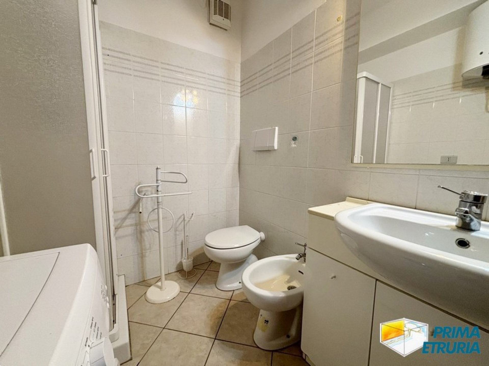 TRILOCALE CON AMPIA TERRAZZA - ZONA CENTRO -