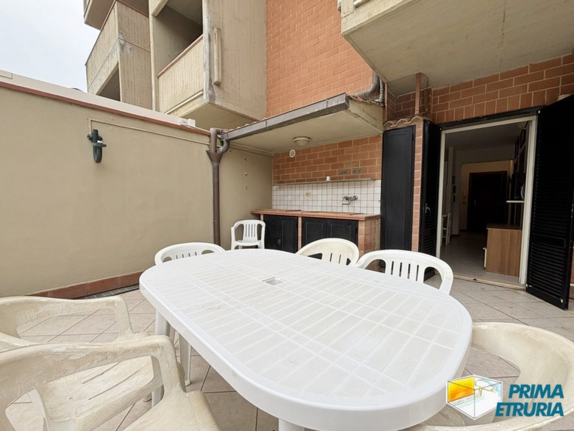 TRILOCALE CON AMPIA TERRAZZA - ZONA CENTRO -