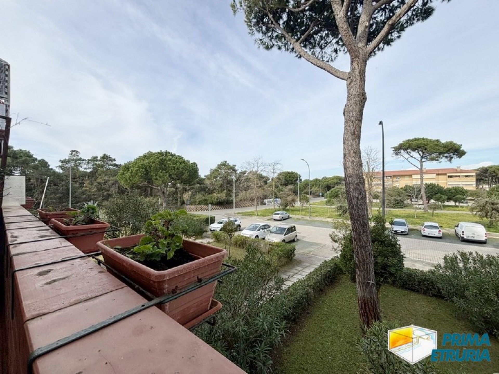 Ampio appartamento con terrazza abitabile e garage - ZONA TOMBOLO -