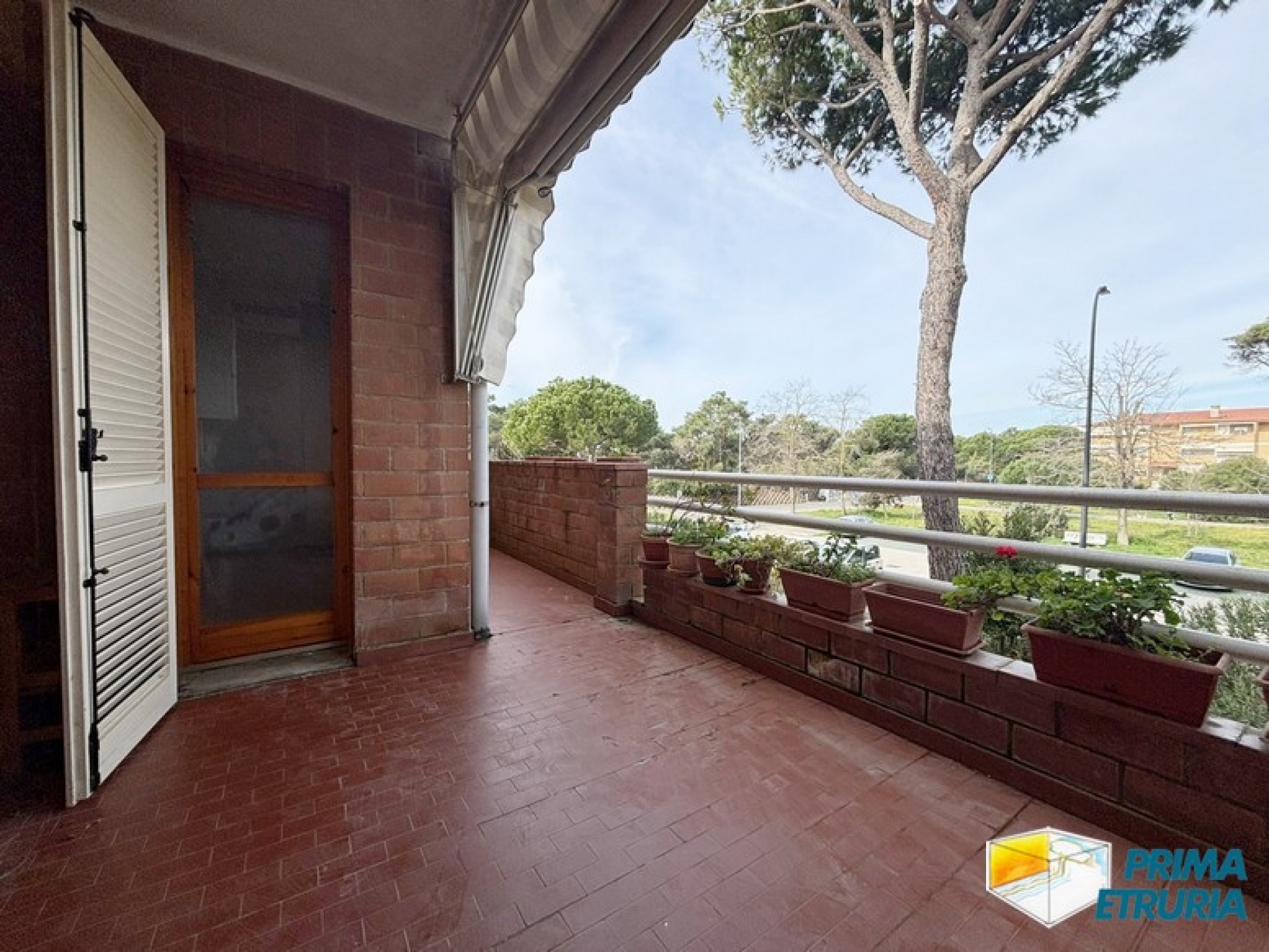 Ampio appartamento con terrazza abitabile e garage - ZONA TOMBOLO -