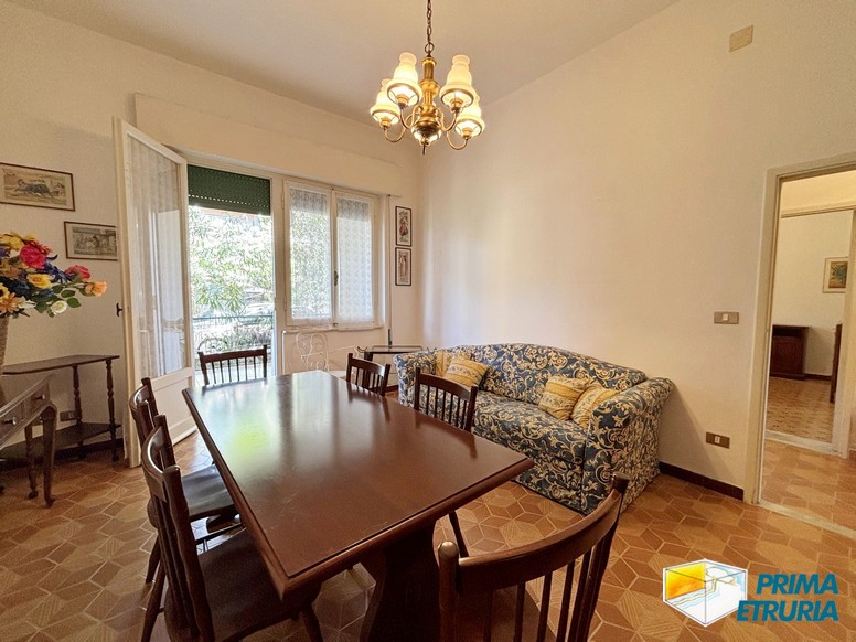 Trilocale con grande giardino privato a meno di 200 metri dal mare - ZONA ROSMARINA -